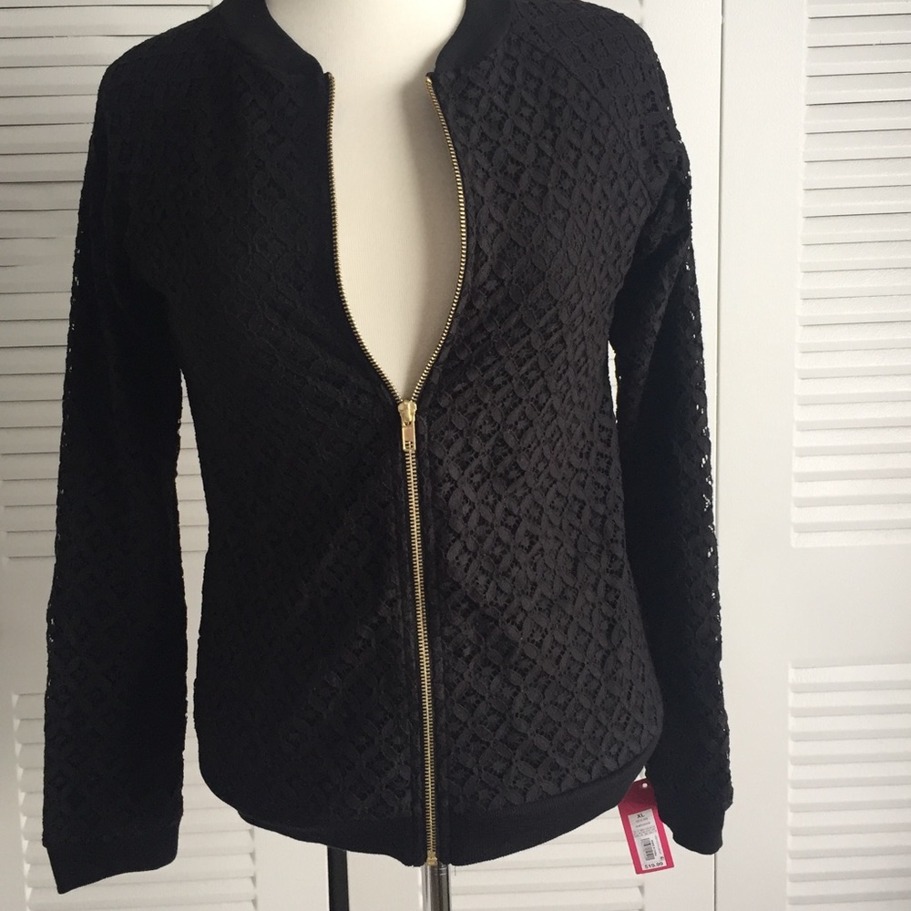 XL Black bomber jacket.